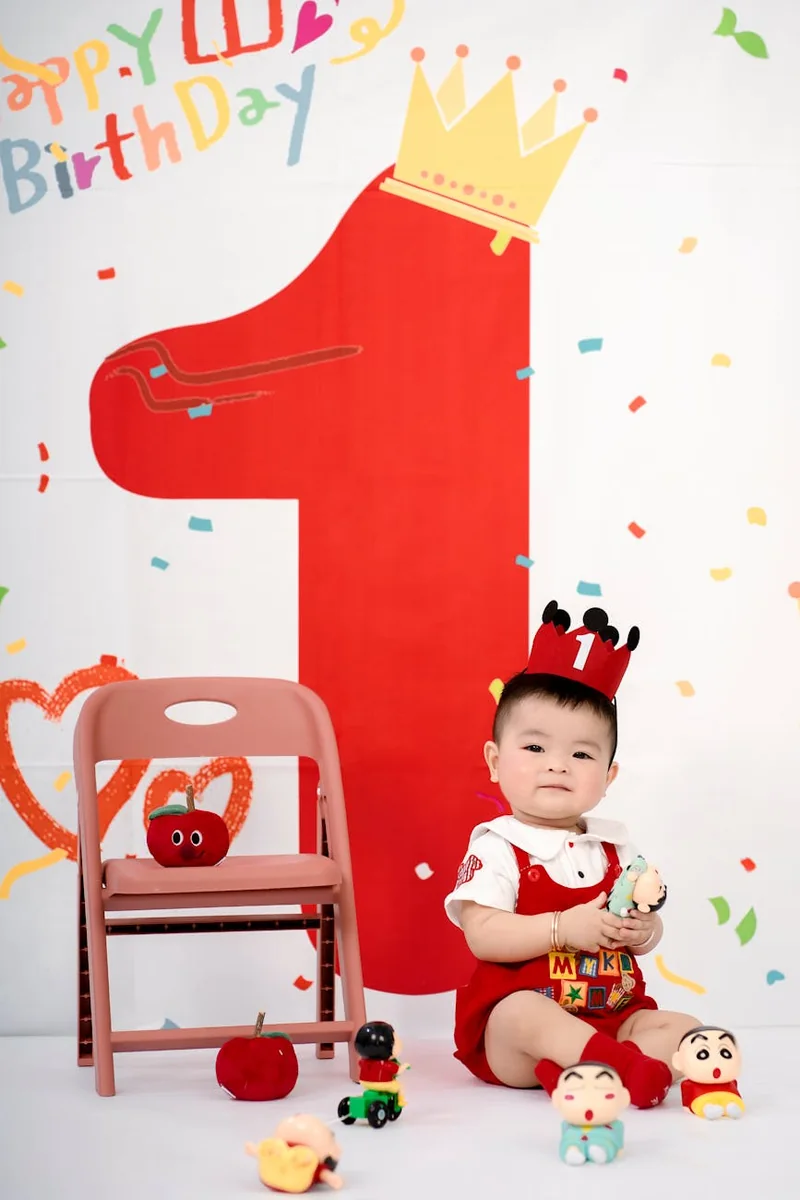 hero.webp 展示信息服务界面的预览图，让访客直观理解产品形态；image-01.webp 用于服务矩阵旁补充数据说明情境